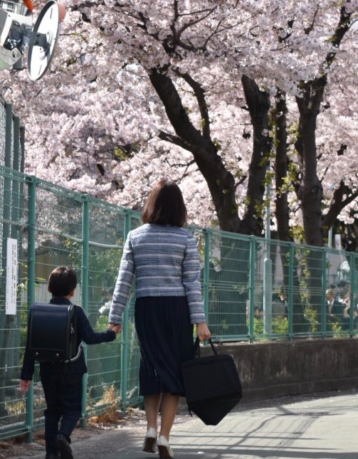 河田直也アナの妻、佳余さんと息子の直大くん