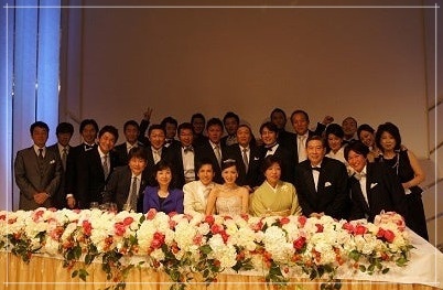 歌手郷ひろみ、妻の徳武利奈さんとの結婚式