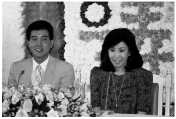原辰徳の妻・松本明子の婚約会見の写真