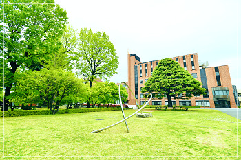 俳優西島秀俊、妻の大学