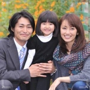 俳優の安田顕の家族のイメージ画像