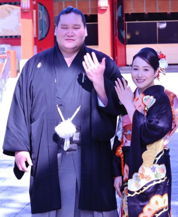 照ノ富士と妻