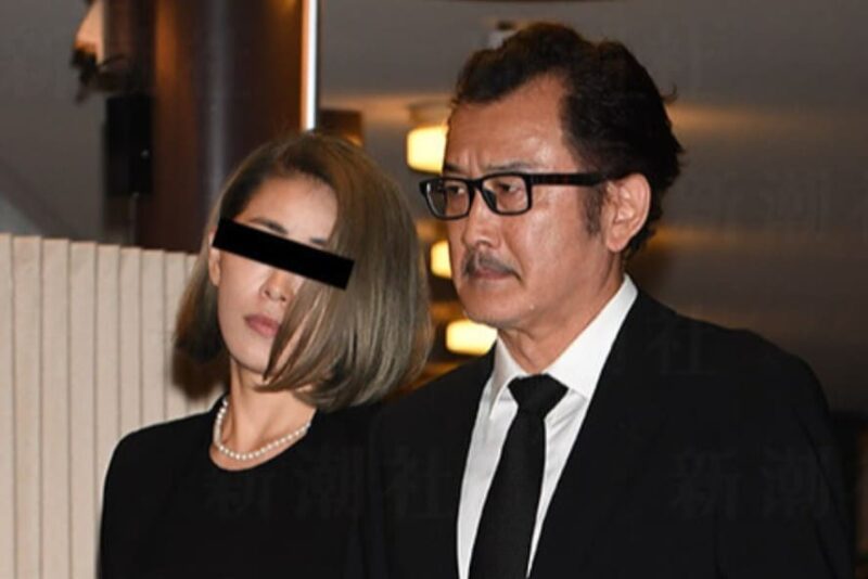 吉田鋼太郎と妻