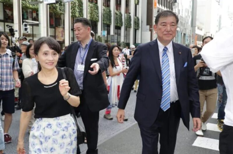 石破茂と妻・石破佳子