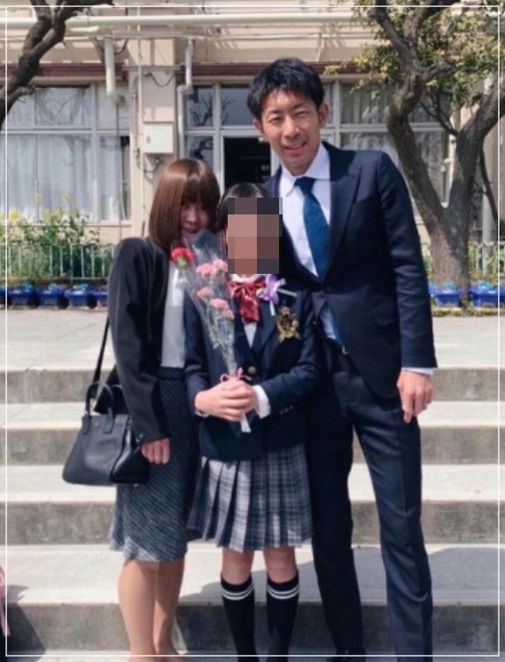 上野裕一郎さん、妻と長女の画像