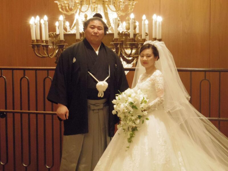 若元春さん披露宴で夫婦ショット